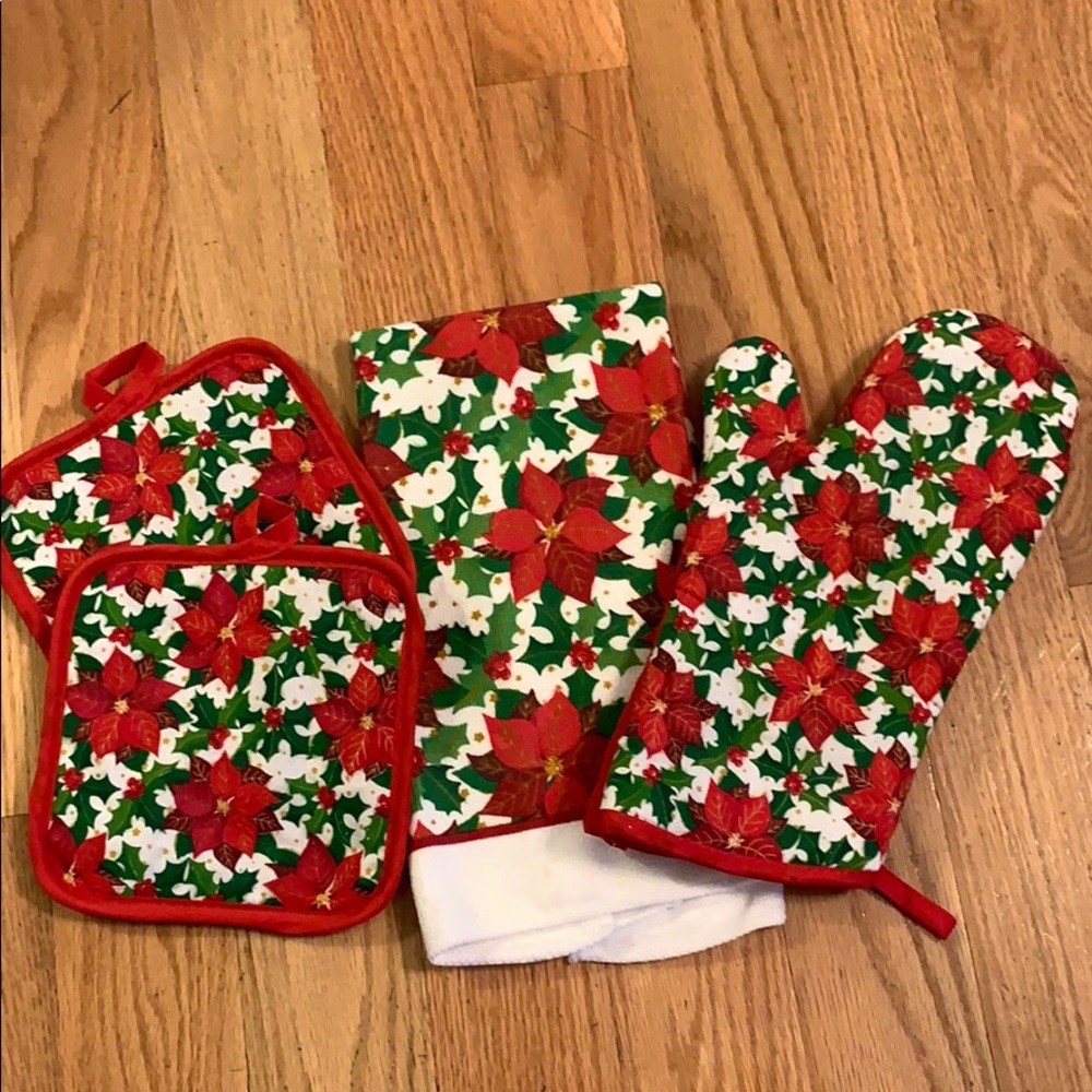 Poinsettias Towel, Hand Mitt, and Hot Pads